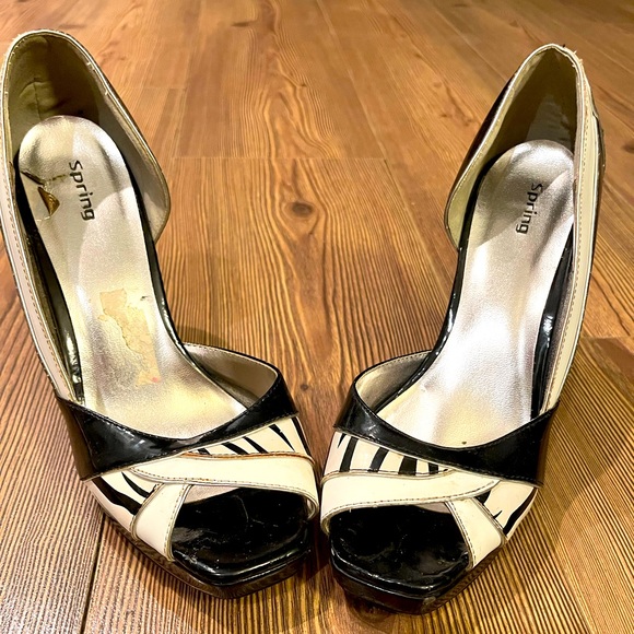 Super classy ‘Spring’ black & white 3” peep toe heels - Picture 3 of 10